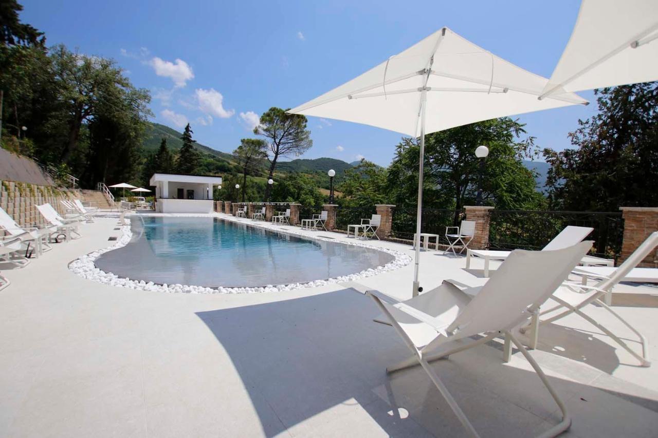 Marchese Del Grillo Hotel Фабриано Екстериор снимка