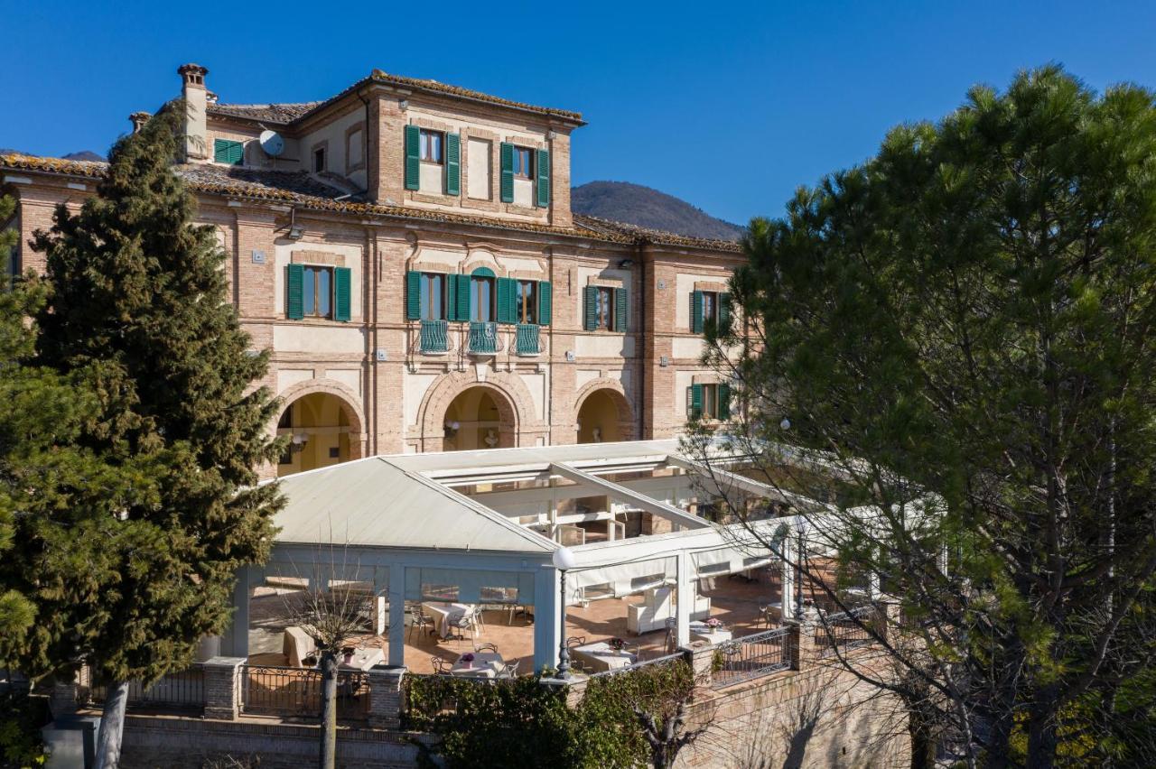 Marchese Del Grillo Hotel Фабриано Екстериор снимка