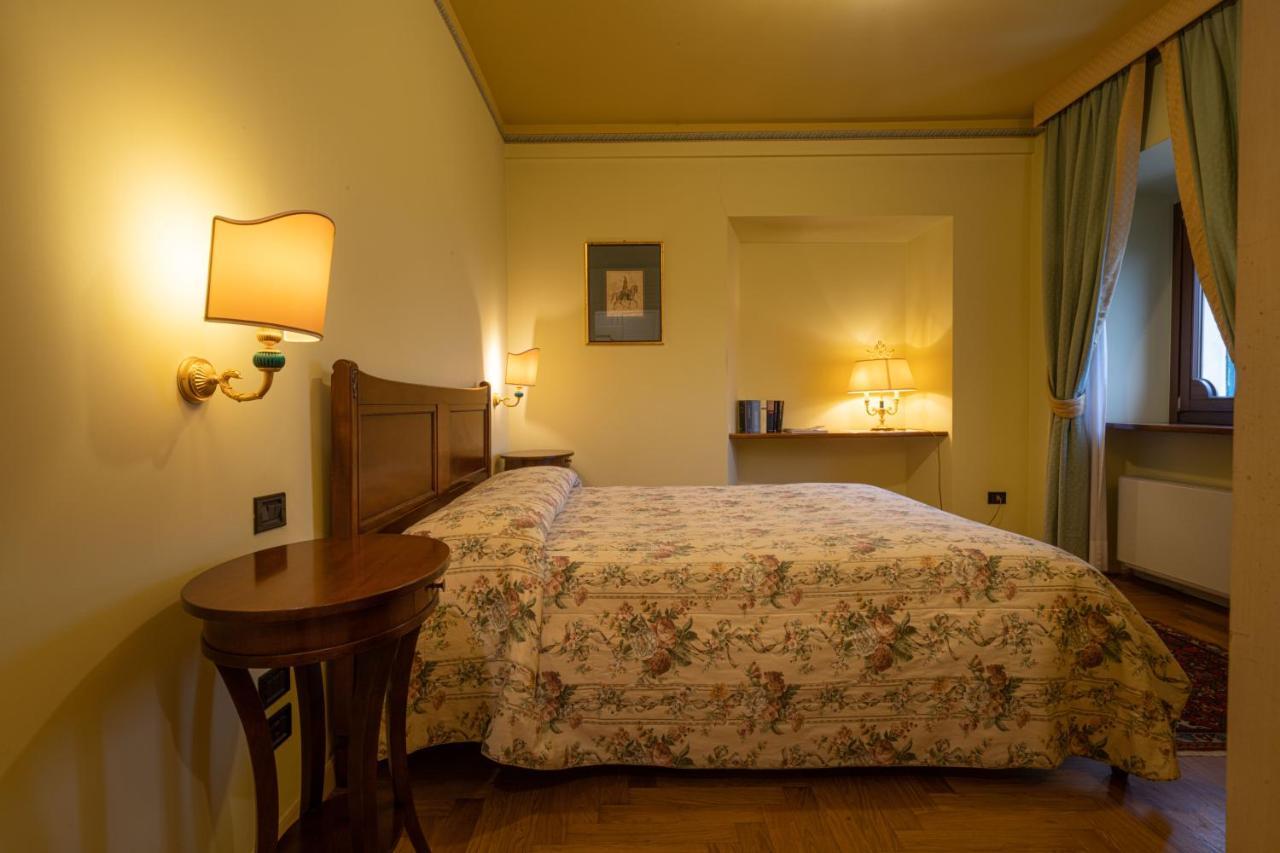 Marchese Del Grillo Hotel Фабриано Екстериор снимка