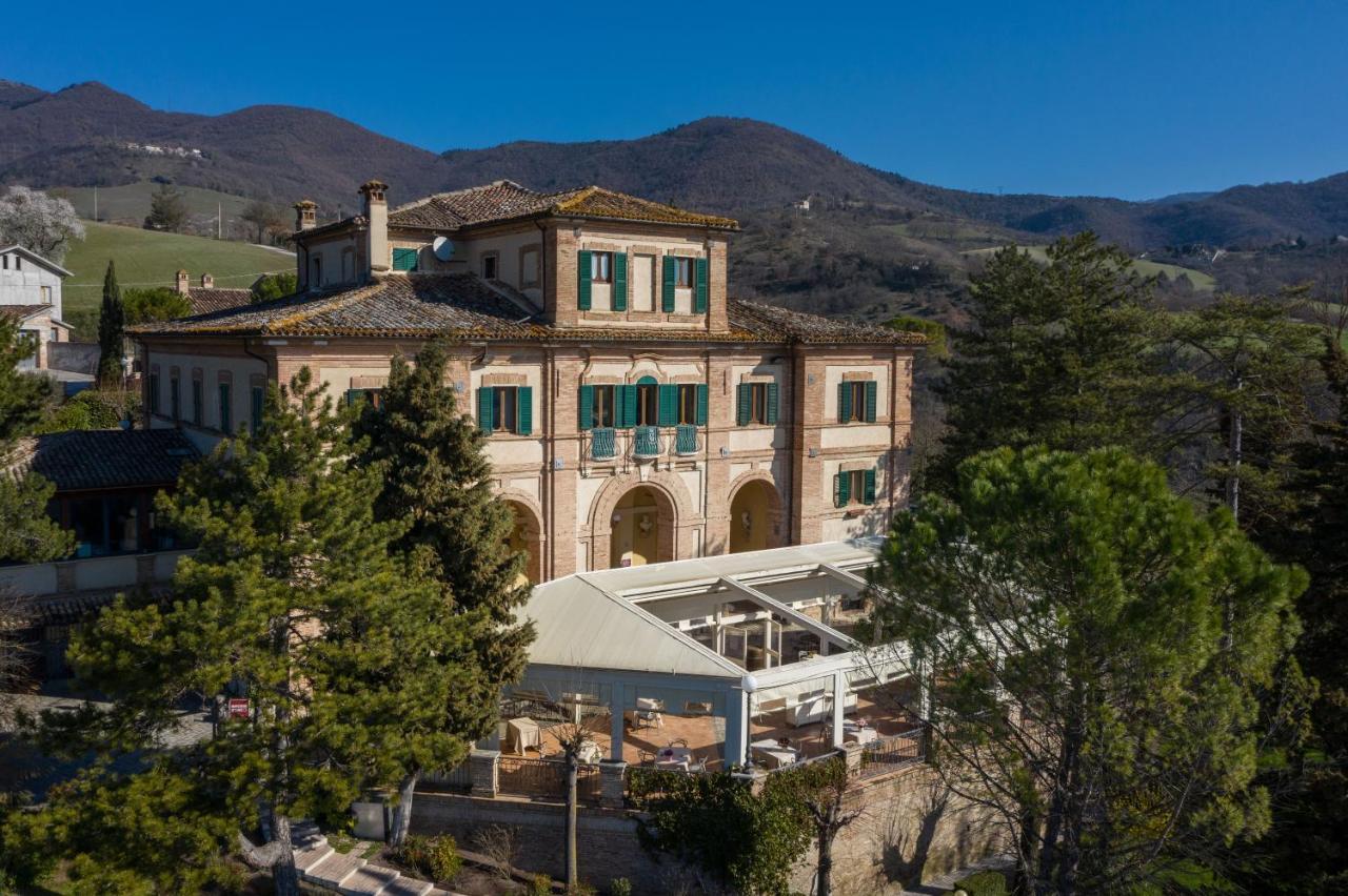 Marchese Del Grillo Hotel Фабриано Екстериор снимка