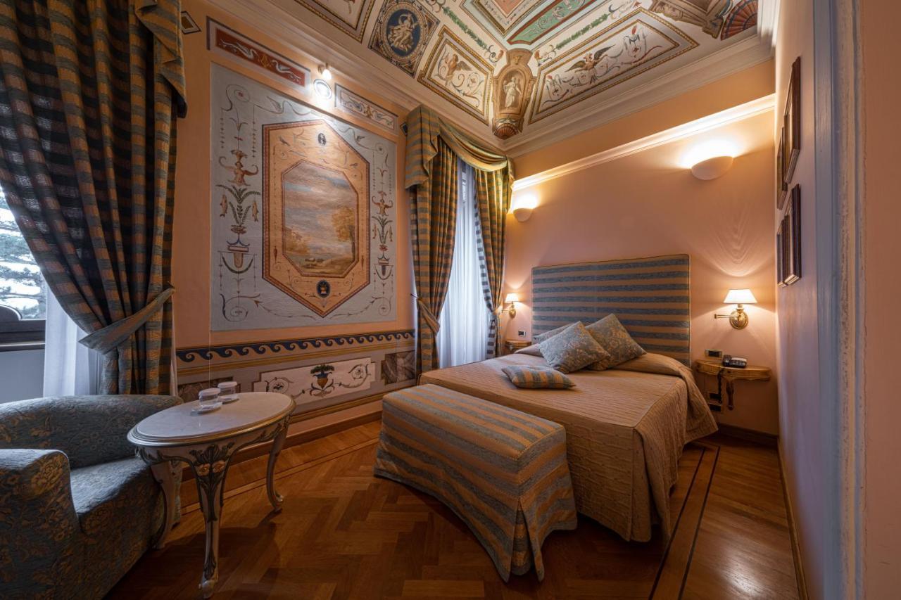 Marchese Del Grillo Hotel Фабриано Екстериор снимка
