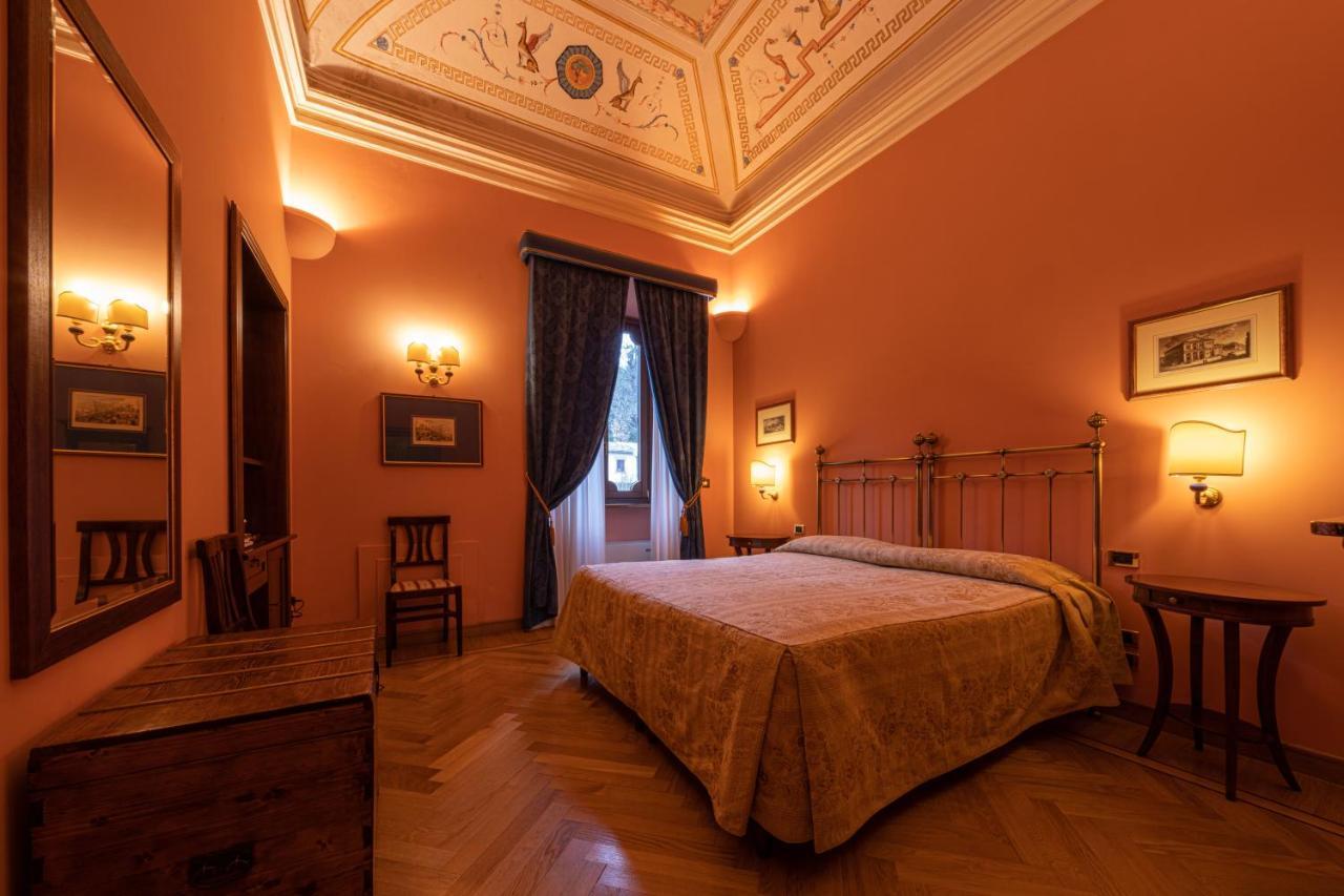 Marchese Del Grillo Hotel Фабриано Екстериор снимка