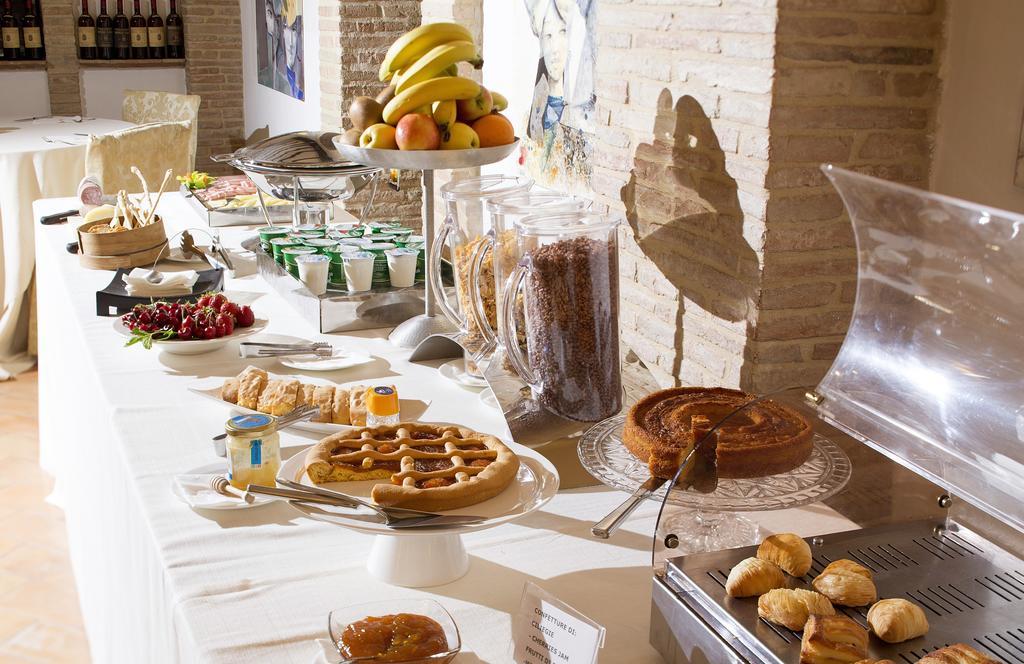 Marchese Del Grillo Hotel Фабриано Екстериор снимка