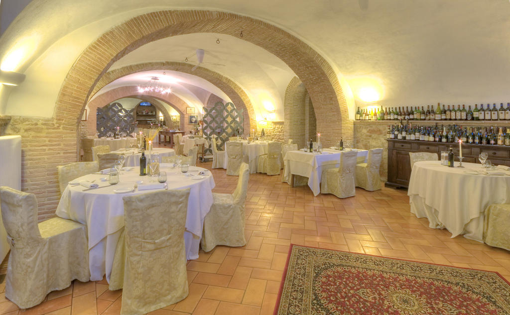 Marchese Del Grillo Hotel Фабриано Екстериор снимка