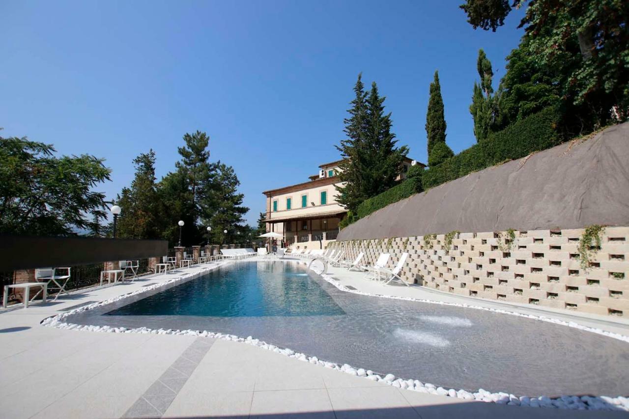 Marchese Del Grillo Hotel Фабриано Екстериор снимка