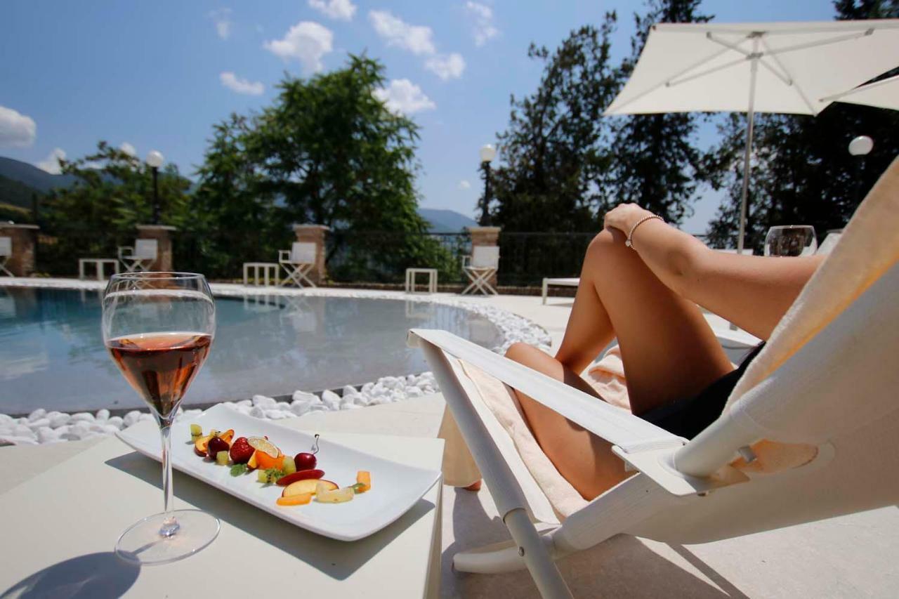 Marchese Del Grillo Hotel Фабриано Екстериор снимка