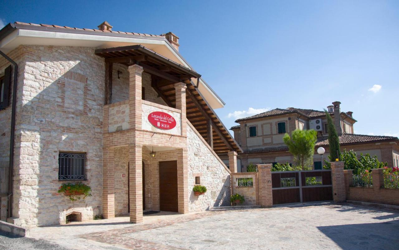Marchese Del Grillo Hotel Фабриано Екстериор снимка